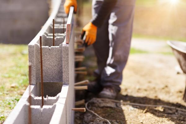 Maçon spécialisé dans la construction d'une extension de maison à Compiègne